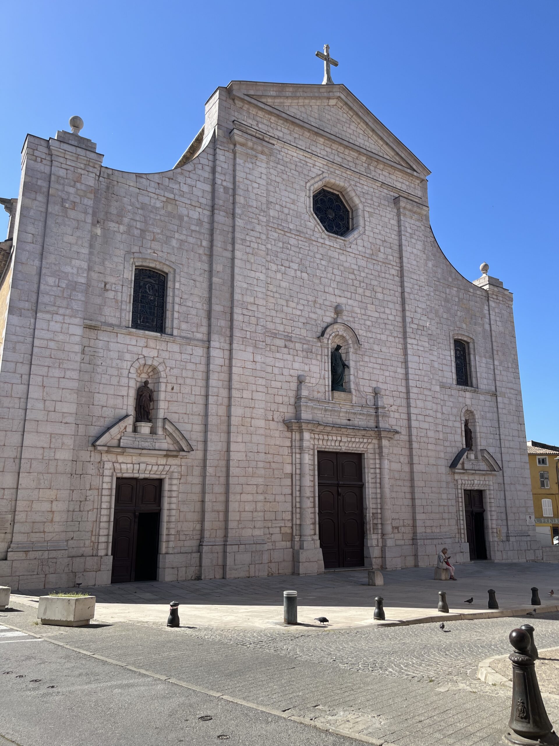 Lorgues Collegiate Church: A Historic Landmark